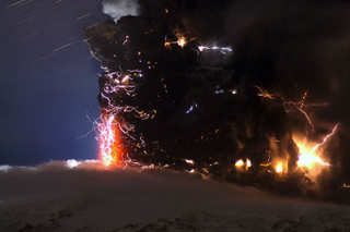Illustration for article titled Eyjafjallajökull Rains Lightning Upon You